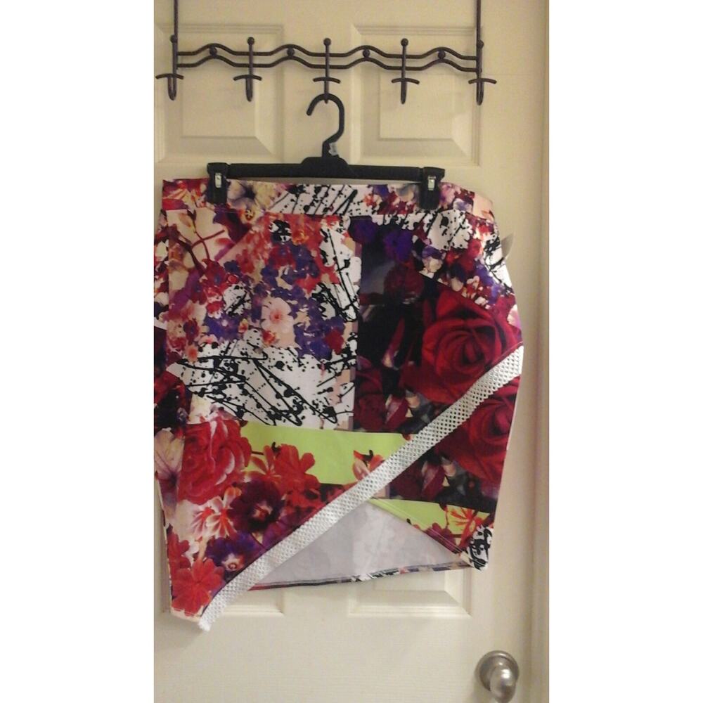 Bongo Skirt, Junior ladies plus sz 3X, multi color asymmetrical Floral Lace NWOT
